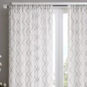 Madison Park Clarissa Diamond Sheer Curtain Panel 84“